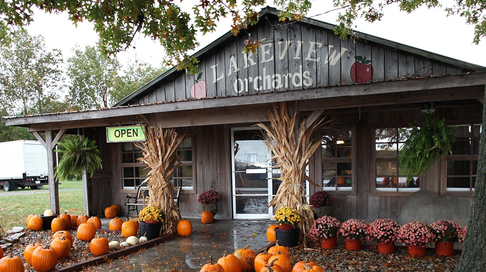 lakeview-orchard-exterior-fall